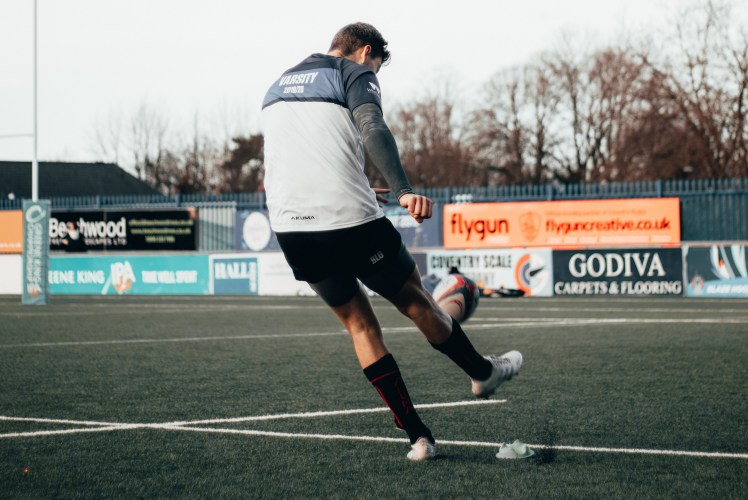 How to curve the ball | Learn bending free&nbsp;kick